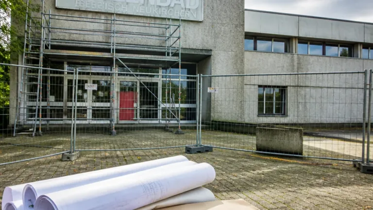 Leverkusen: Bundeshaushalt blockiert Neubau des Hallenbads in Bergisch Neukirchen