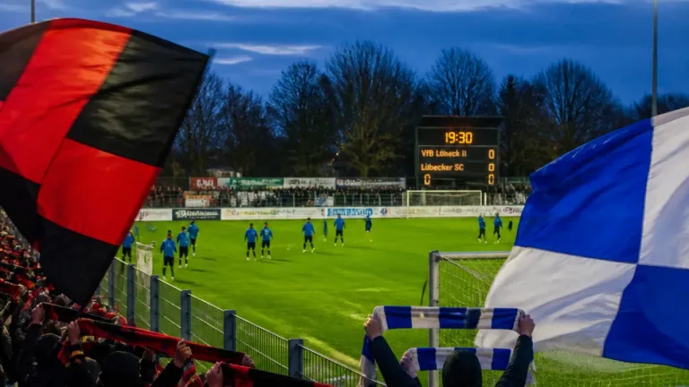 Lübeck erwartet Landesliga-Derby: Türkischer SV empfängt SV Azadi