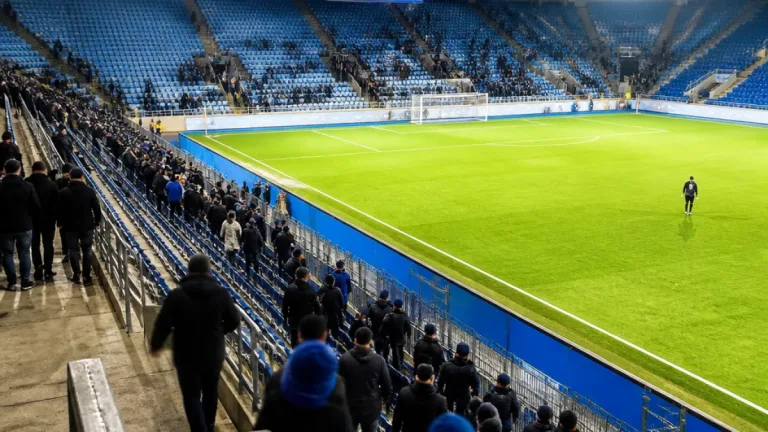 Magdeburg verliert Auftaktspiel vor 28.508 Zuschauern deutlich – Fans verlassen Stadion