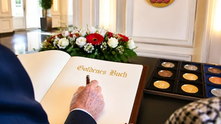 Neuwied ehrt Senioren‑Sprint‑Ass: Friedhelm Adorf trägt sich ins „Goldene Buch“ ein