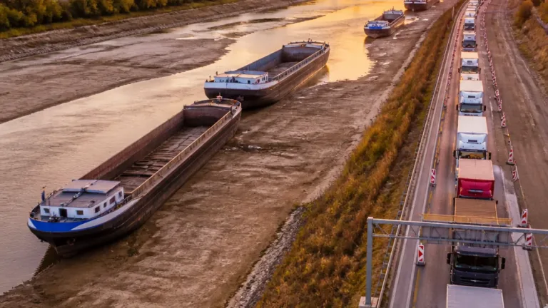 Niedersachsen erlaubt zeitweise Lkw-Fahrten an Sonn- und Feiertagen wegen Niedrigwasser
