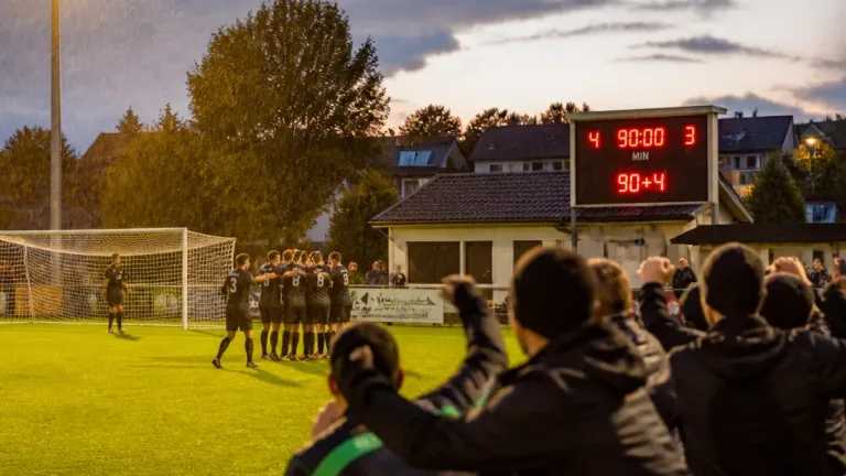 Passau: Passau-West bleibt ungeschlagen – Dorfbach entscheidet Krimi in der Nachspielzeit