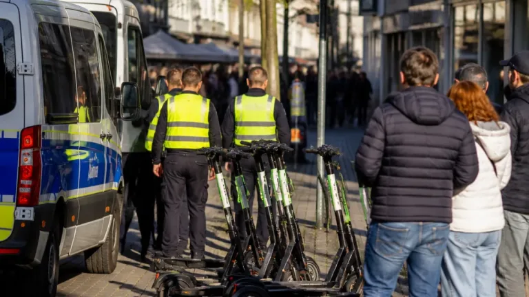 Polizei verstärkt Kontrollen: E‑Scooter regelmäßig ins Visier in Gelsenkirchen
