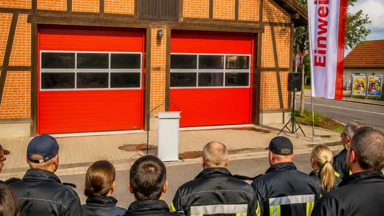 Schwesig eröffnet saniertes Gerätehaus in Lenschow und warnt vor zu viel Gegeneinander