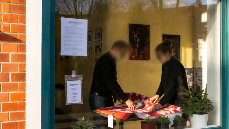 Staatsanwaltschaft hebt Beschlagnahme in Fürstenwalde auf: Anti-AfD-Plakat nicht strafbar