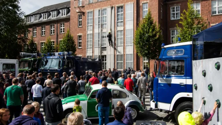 Tausende beim Tag der offenen Tür des Polizeipräsidiums in Gießen