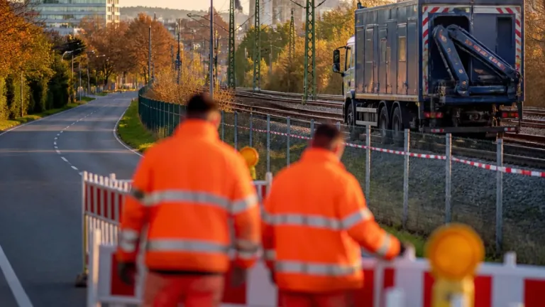Ulm: Bahn- und Straßenverbindungen nach Sperrung bei Neu‑Ulm wieder freigegeben