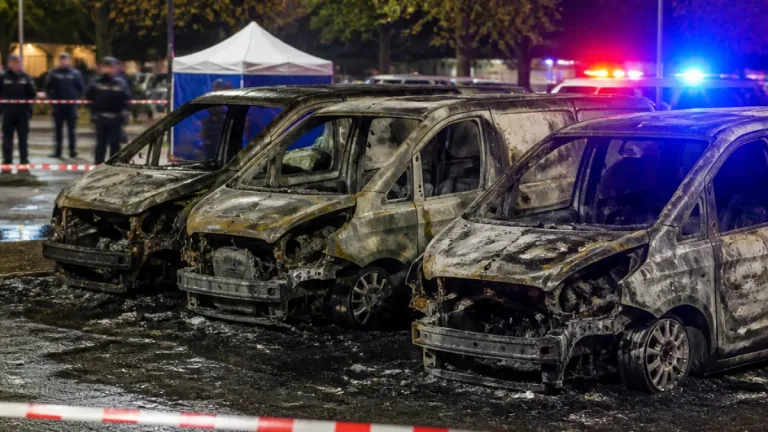 Vier Autos in Pinneberg ausgebrannt – Kripo nimmt Ermittlungen auf