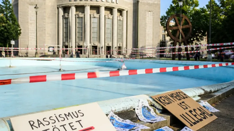 Volksbühne sagt exklusiven Schwimmnachmittag für Schwarze Community wegen Drohungen ab