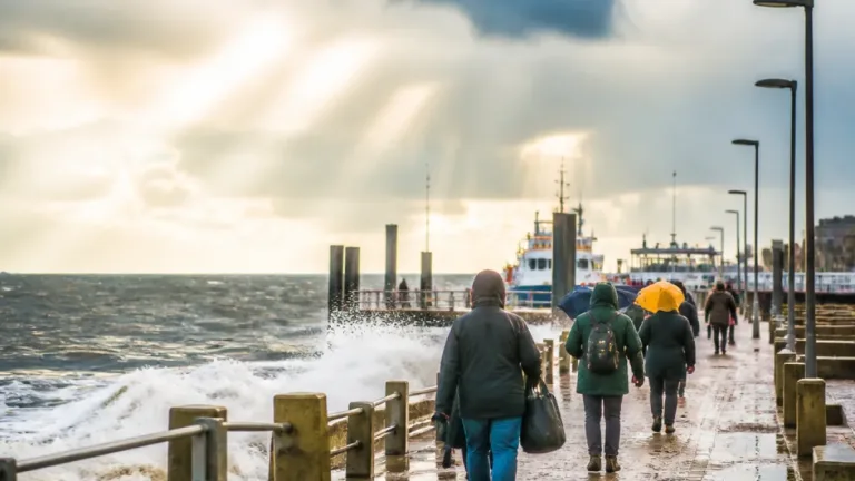 Wechselhaftes Wochenstartwetter in Niedersachsen und Bremen: Sonne, Schauer und frischer Wind