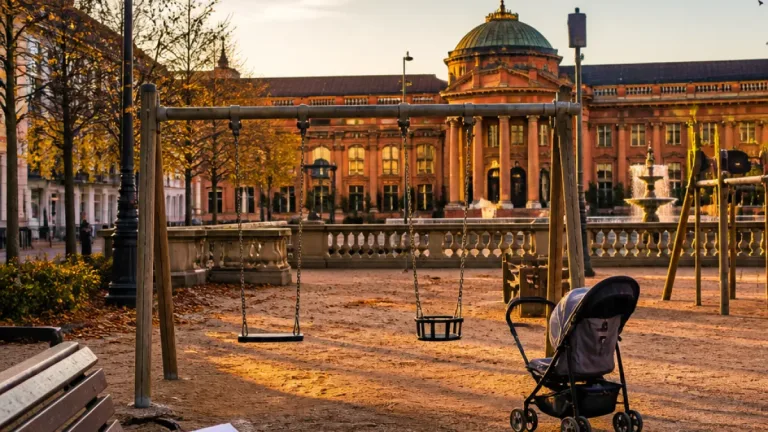 Wiesbaden: Kinderwunsch sinkt – Kriegssorgen und Demokratieängste beeinflussen Familienplanung