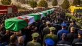 الجزائر تشيع جماعياً ضحايا حرائق الغابات في جيجل وسط تباين أرقام الحصيلة ونشرات الطقس