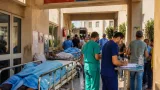 الوزير الأول يزور مصابي حرائق جيجل بمؤسسة «منتوري بشير» ويؤكد تسخير الإمكانات للعلاج