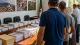عنابة: تسليم مقررات إعانات ترميم السكنات وتعويض الفلاحين المتضررين من حرائق جويلية