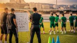 عنتر يحيى يخطط لـ«ثورة دفاعية» في منتخب الجزائر قبل مواجهات سبتمبر