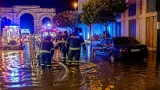 فيضانات بتبسة تسفر عن وفاة شخصين وإخراج 11 مركبة وامتصاص مياه 17 منزلًا