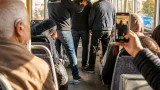 غليزان: توقيف شخصين بعد اعتداء وتصوير مسن من ذوي الهمم داخل حافلة