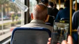 توقيف شخصين في غليزان بعد تداول فيديو يظهر اعتداءً على مسن من ذوي الإعاقة داخل حافلة