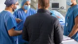 والي وهران يزور مصابي حرائق جيجل ويشدد على توفير الرعاية الطبية الكاملة