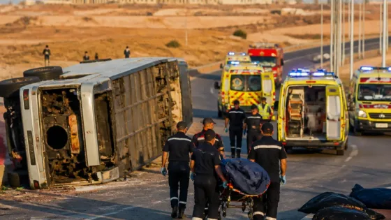 انقلاب حافلة في عين الصفراء بالنعامة يخلف 6 قتلى و31 جريحًا