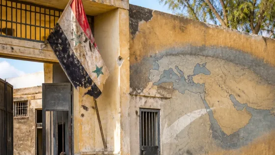 دراسة أوروبية: سقوط نظام الأسد غيّر شكل تهديد داعش من سيطرة إقليمية إلى عمل خلوي واستغلال ثغرات