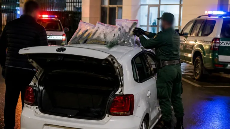 الدرك الوطني بقسنطينة يوقف عصابة مكونة من أربعة أفراد ويسترجع سيارة مسروقة