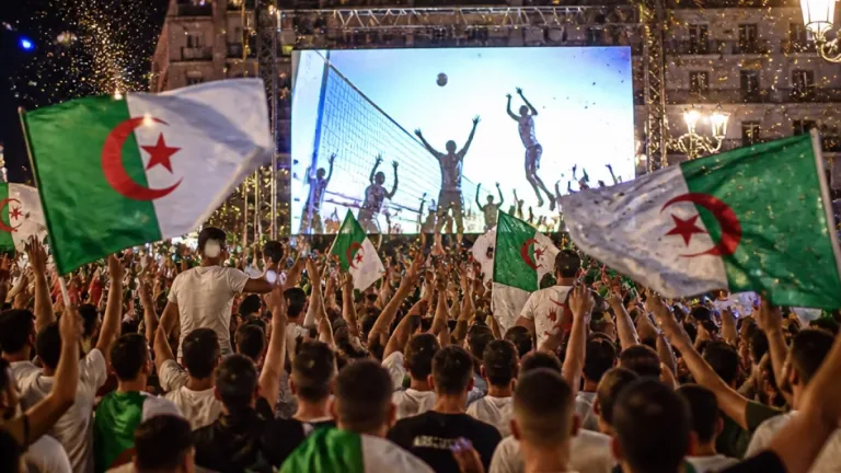 الجزائر تتأهل لنصف نهائي كأس إفريقيا للكرة الطائرة بإقصاء مصر بنتيجة 3-2