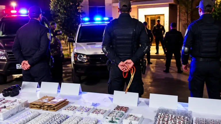 أمن الطارف يوقف 40 متهماً في مداهمات استهدفت أوكار الجريمة ومروجين للمخدرات