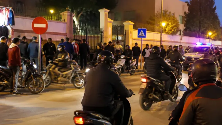 انتشار واسع للدراجات النارية و”التروتينات” في شوارع غليزان يثير استياء السكان ومخاوف السلامة