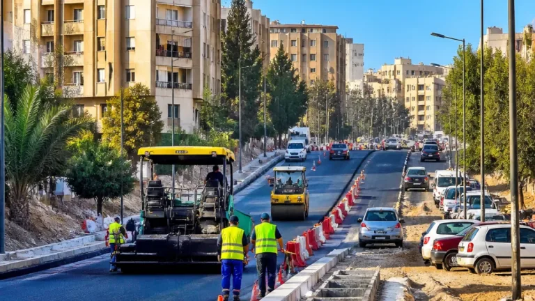مشاريع تهيئة طرقية بعلي منجلي لتفادي اختناق المرور مع اقتراب الدخول الاجتماعي