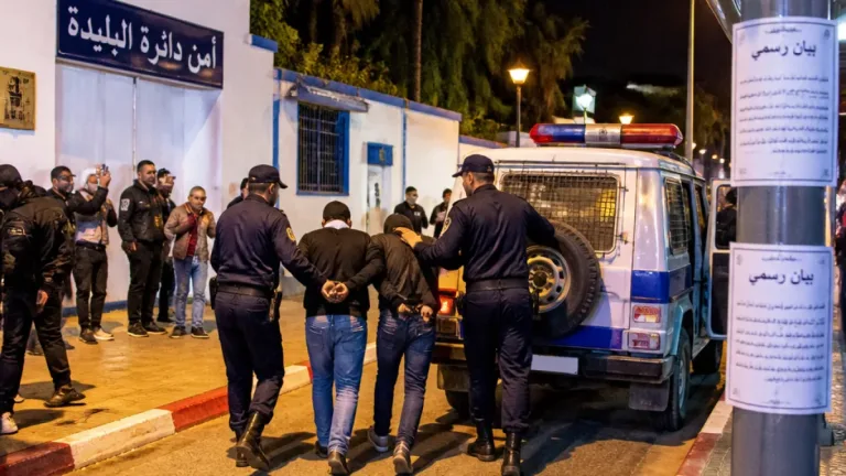 شرطة البليدة توقف مشتبه فيهما في قضيتَي اعتداء وممارسات تشهير عبر الإنترنت