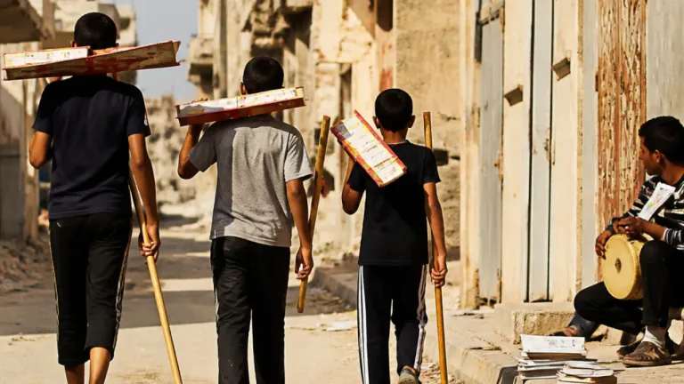 «طفح الكيل»: فيلم من غوما يوثق جيلًا وُلد وسط القتال ويحوّل الألم إلى شهادة فنية