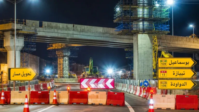 تيبازة تغلق مؤقتًا مقطعًا من الطريق السريع نحو الجزائر يوم السبت لإتمام أشغال الرصف