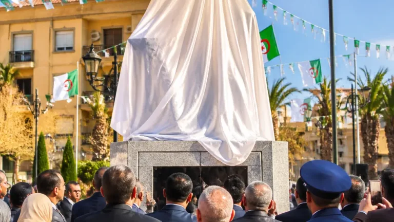 تيزي وزو تدشن نصباً تذكارياً تخليداً للمجاهد حسين آيت أحمد في آيت يحيى
