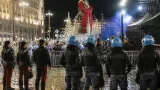 مصادر إسرائيلية: المؤسسة الأمنية فقدت السيطرة في الضفة الغربية وتصاعد عنف المستوطنين يهدد موسم الزيتون