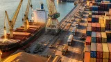 ميناء دمياط يسجل وصول 11 سفينة وخروج 9 خلال 24 ساعة وحركة بضائع مكثفة