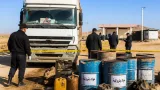 ضبط سيارة محملة بـ20 طناً من مواد بترولية مغشوشة قبل تداولها بالفرافرة
