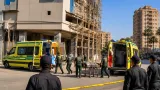 إصابة عاملين إثر سقوط سقالة في وسط دمنهور ومباشرة النيابة والمحافظة على موقع الحادث