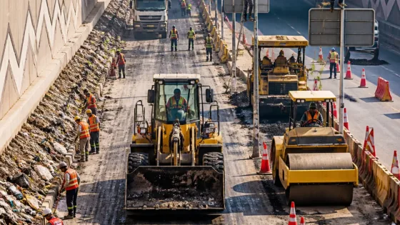 الجيزة: كشف ملابسات وفاة رجل على الطريق الدائري بعد نزوله من ميكروباص