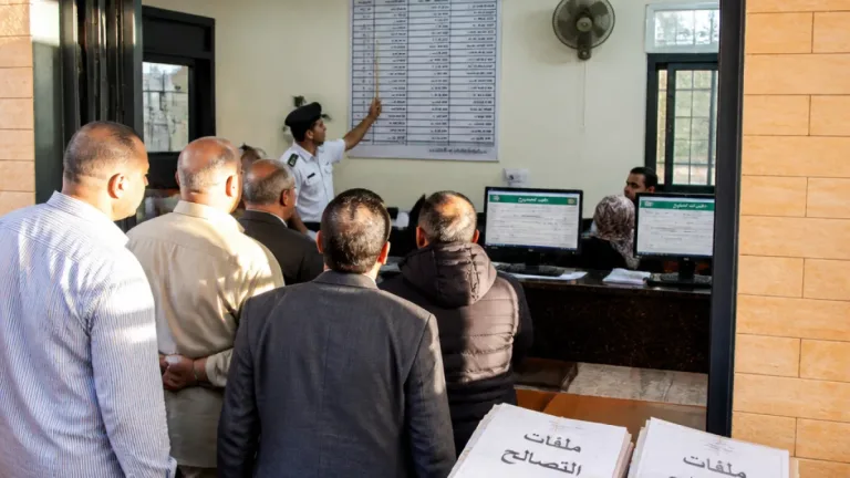 محافظ الدقهلية يشدد على تسريع إنهاء ملفات التصالح و تراخيص البناء خلال جولة مفاجئة بطلخا