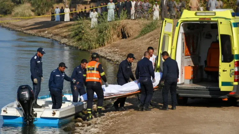 انتشال جثة مجهول الهوية من مياه النيل بقرية فاو قبلي في دشنا
