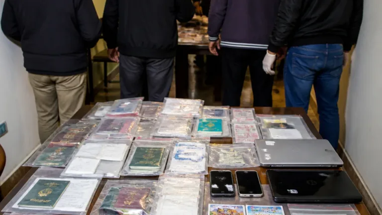 ضبط 3 شركات وهمية بالجيزة اتهمت بتجنيد العمالة للنصب على راغبي السفر للعمل بالخارج