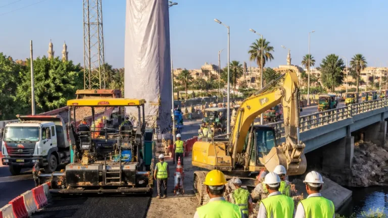 الأقصر تبدأ مشروع إصلاح مدخل إسنا بتكلفة 32 مليون جنيه لتحسين السلامة وحركة المرور
