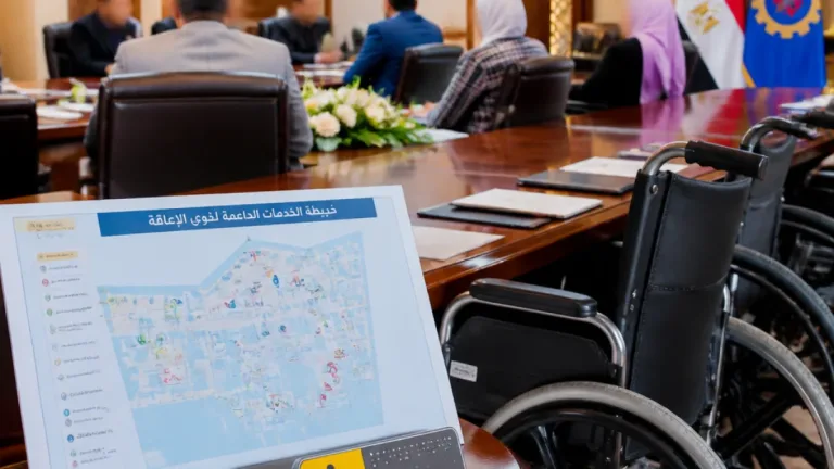محافظ السويس يؤكد توفير بيئة تمكّن ذوي الإعاقة ويبحث تعزيز التعاون مع المجلس القومي