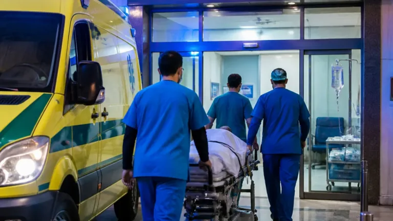 استجابة سريعة في دمنهور لاستغاثة شاب.. إجراء قسطرة وتثبيت بروتوكول علاجي للمريضة