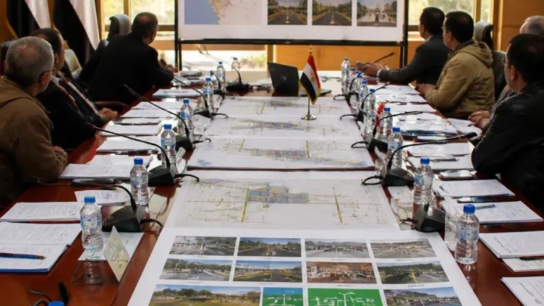 اللقاء التشاوري لوضع خطة التنمية المحلية يجمع الأطراف المعنية في العريش