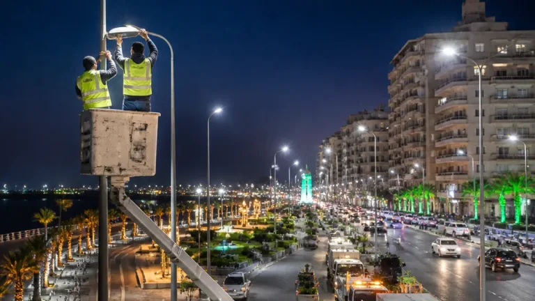 بورسعيد تطلق تركيب 5 آلاف كشاف لتحسين الإنارة العامة وتعزيز الأمن والحركة الاقتصادية