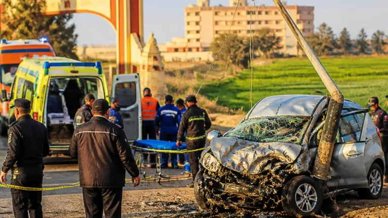 مصرع طفلة وإصابة 6 إثر اصطدام سيارة بعمود كهرباء على طريق دمنهور–شبراخيت