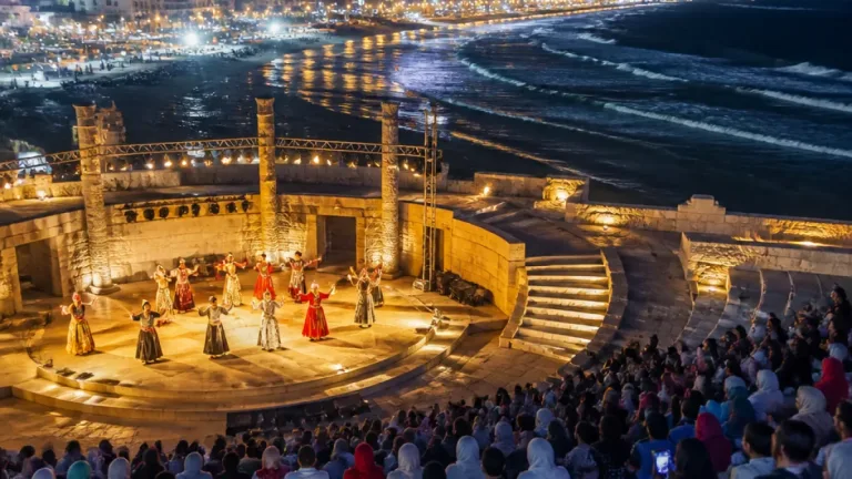 مهرجان «شاطئ الفن» يلون ليالي رأس البر ودمياط الجديدة بعروض الفلكلور وأنشطة صيفية