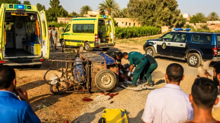 انقلاب تروسيكل بمدخل قرية الحمام في بني سويف يوقع 7 مصابين ويجري نقلهم للمستشفى
